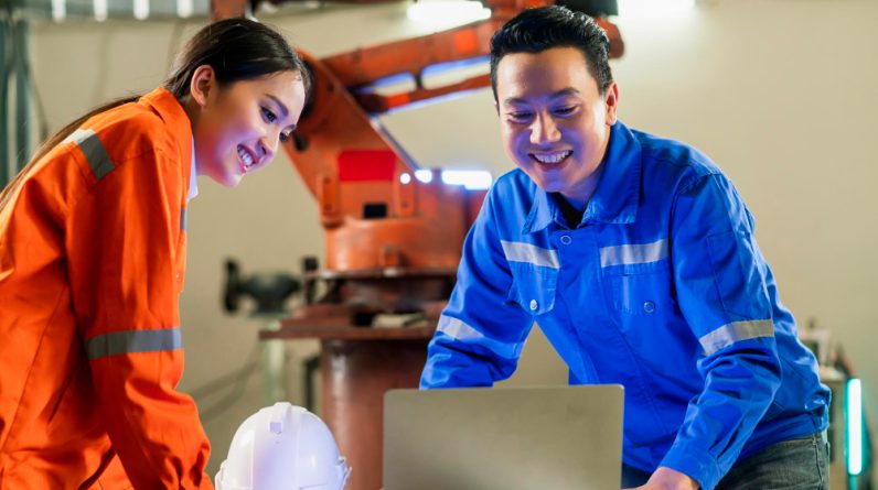 What Education Level Is Needed to Be a Manufacturing Engineer